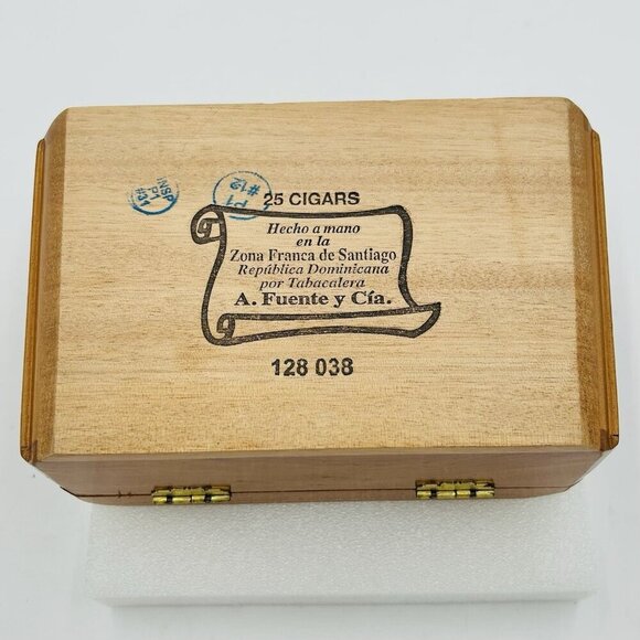 Arturo Fuente Short Story Empty Wood Cigar Box 7.75" x 4.75" x 2.75" - Picture 7 of 10